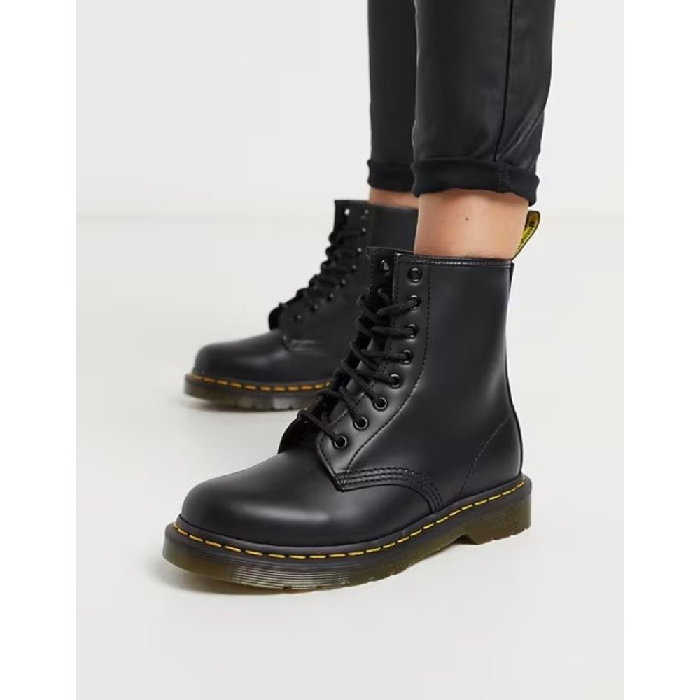 Dr. Martens 1460 8 Eye Boot Black Smooth Leather Womens Size 8 EU 39 Combat Boot